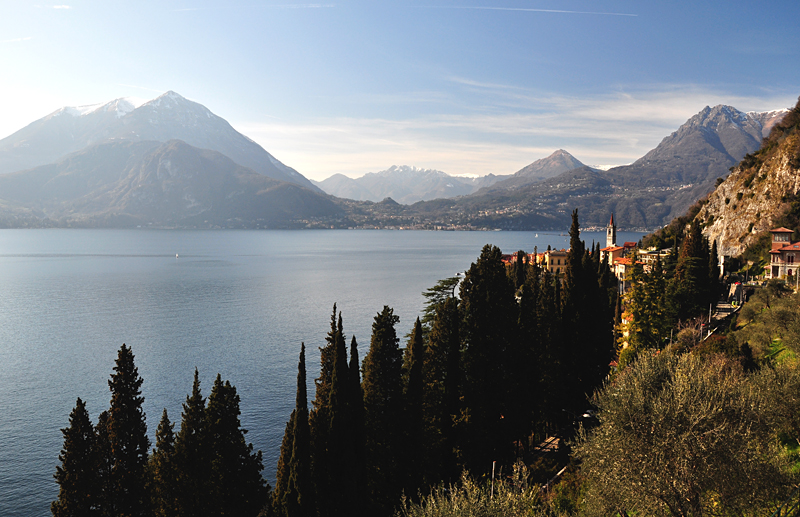 Varenna widok z zamku Vezio