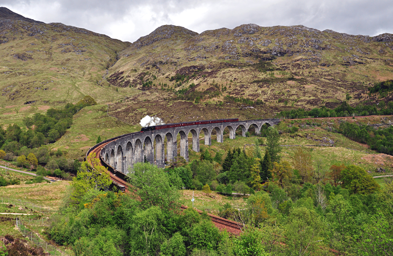 Wiadukt Glenfinnan pociąg