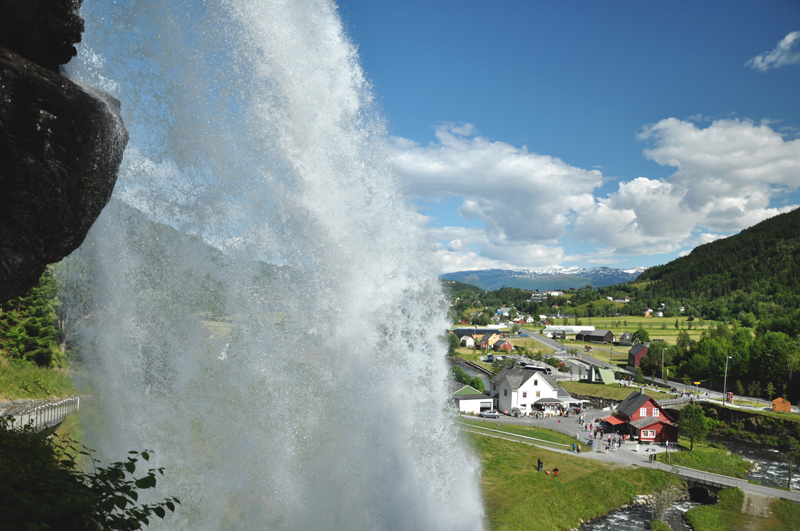 Steinsdalfossen Bergen