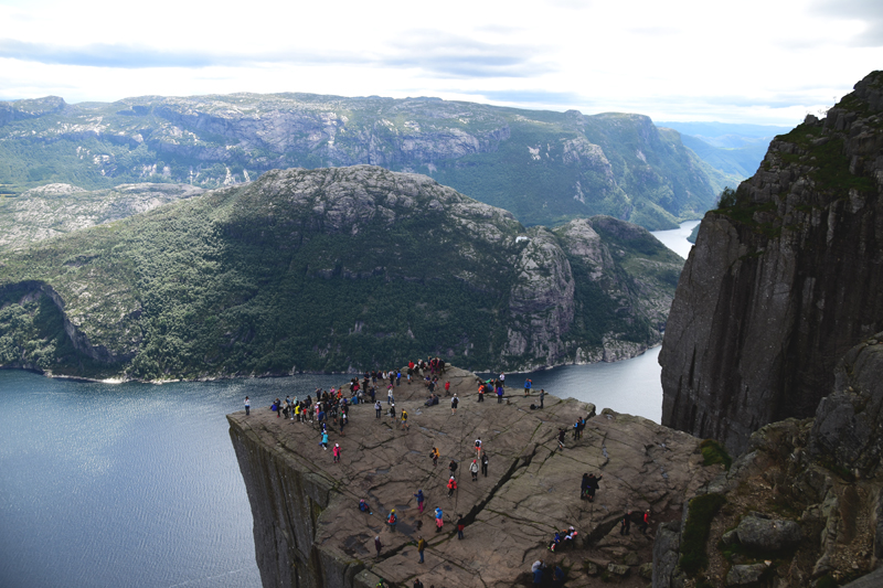 widok z góry na preikestolen