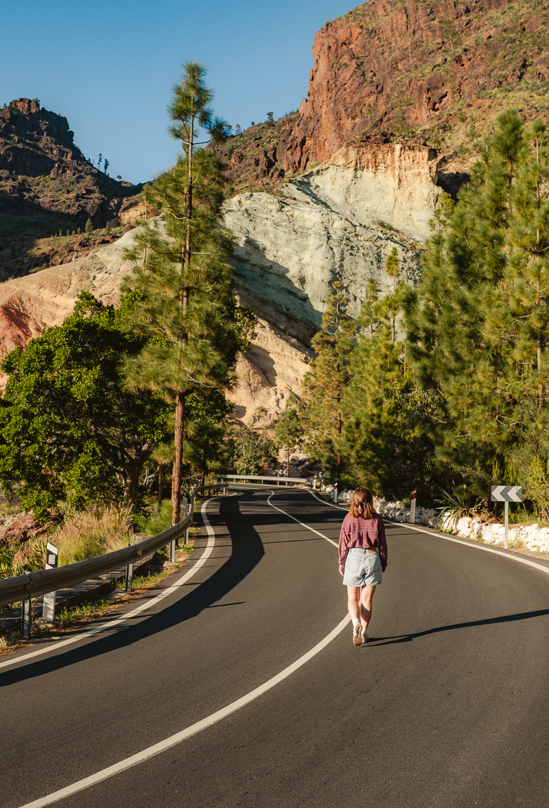 Los Azulejos de Veneguera - kolorowe skały Gran Canarii
