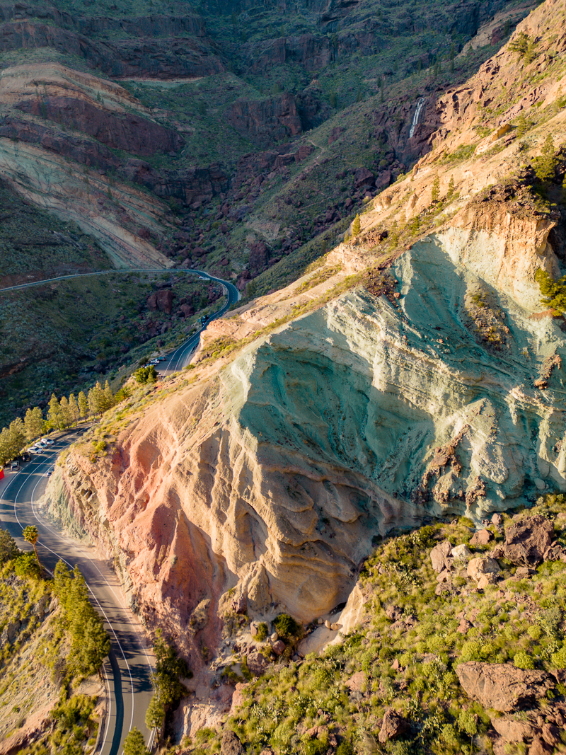 Los Azulejos de Veneguera - turkusowe i burgundowe skały w zachodniej Gran Canarii