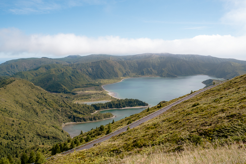 Punkt widokowy nad jeziorem Lagoa do Fogo na Sao Miguel